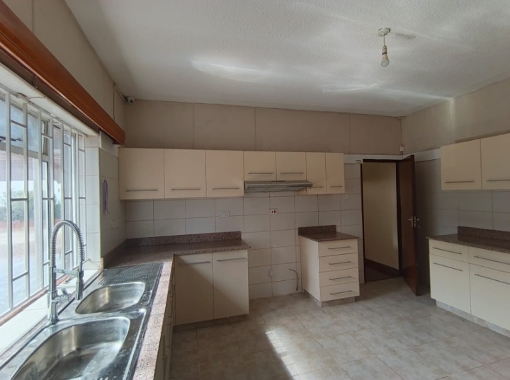 4-Bedroom All En-suite House with Guest Wing for Rent – Roslyn