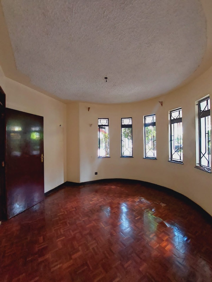 5-Bedroom Townhouse to Let – Riverside