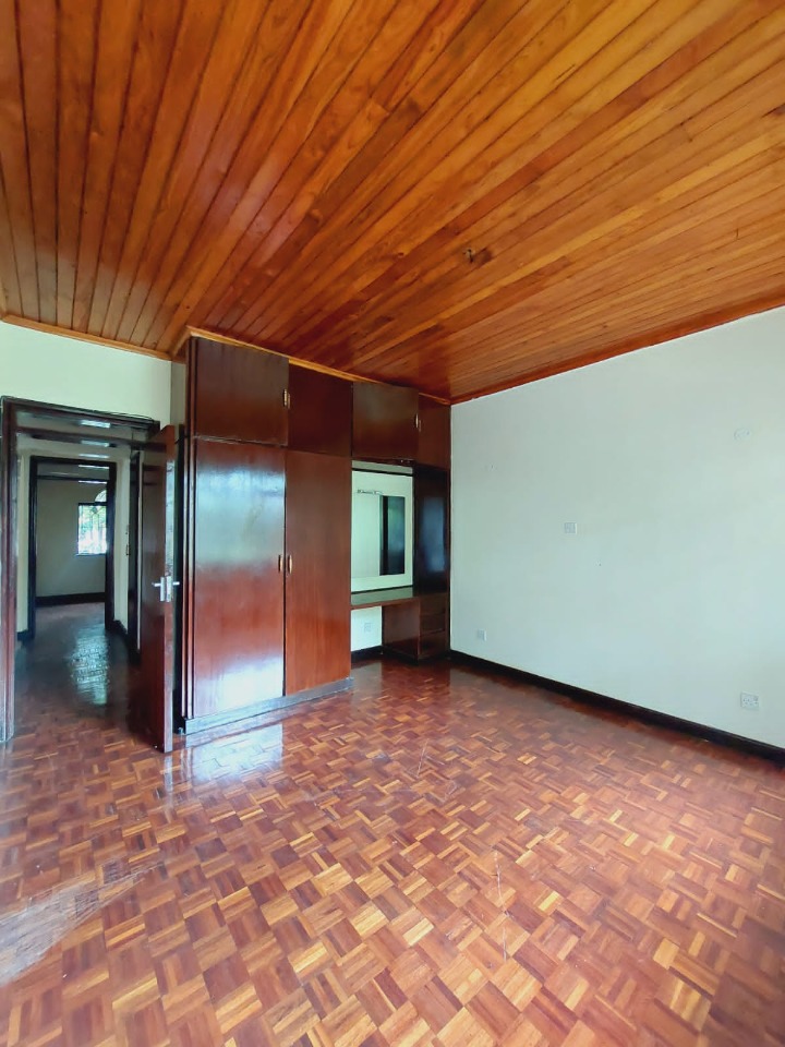 5-Bedroom Townhouse to Let – Riverside