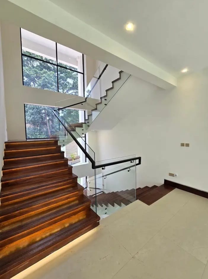 6-Bedroom Villa for Sale – Kitisuru
