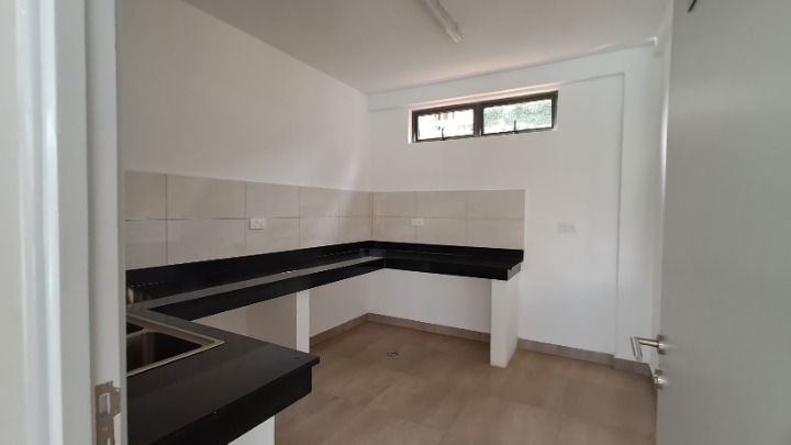 4 Bedroom + DSQ Triplex To Let – Rosslyn