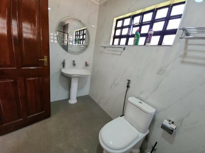 4-Bedroom House + 2 DSQs To Let – Lavington