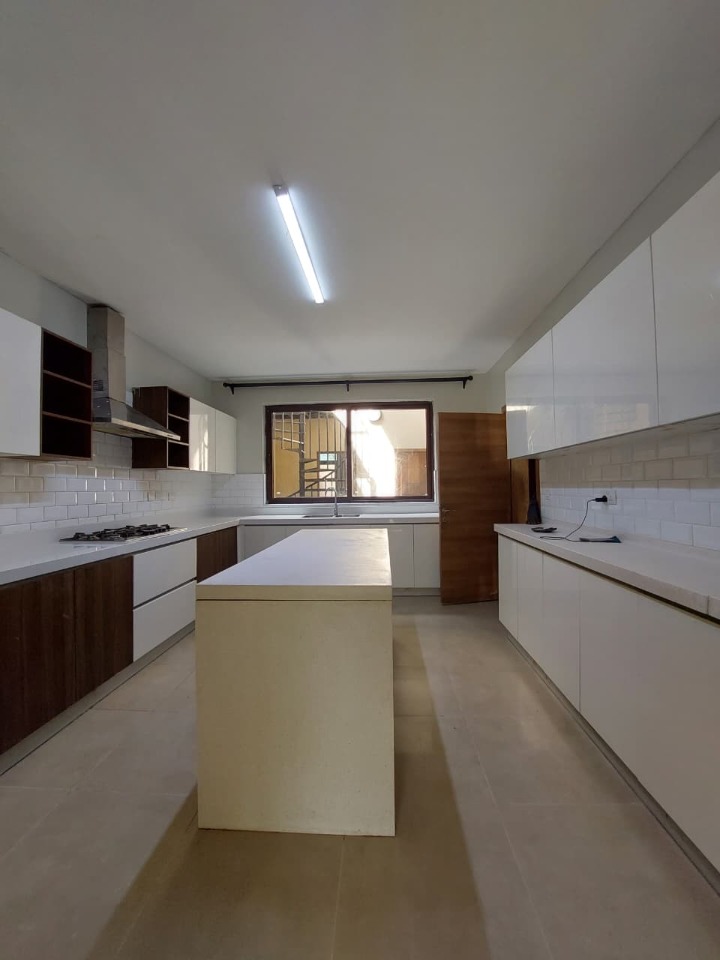 5-Bedroom Home For Rent - Lavington