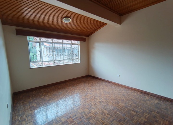 NYARI – 6 Bedroom House For Rent