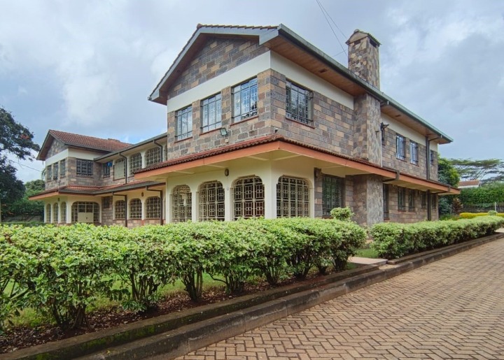NYARI – 6 Bedroom House For Rent