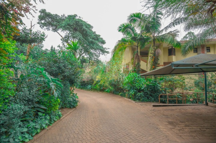 Unfurnished 4-Bedroom Duplex Apartment for Rent in Riverside