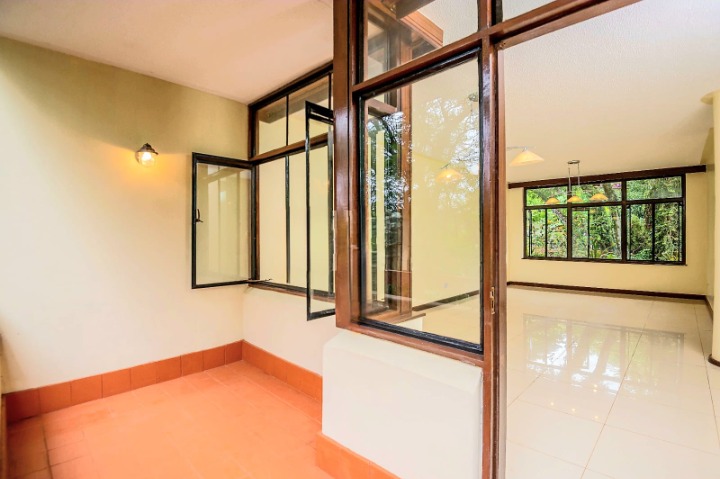 Unfurnished 4-Bedroom Duplex Apartment for Rent in Riverside