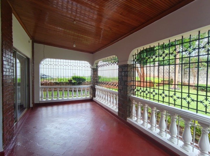 4-Bedroom House with Guest Wing for Rent – Rosslyn