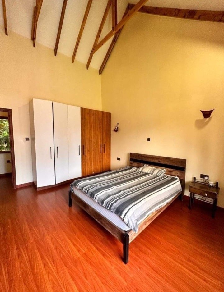 6-BEDROOM HOUSE FOR SALE IN RIDGEWAYS