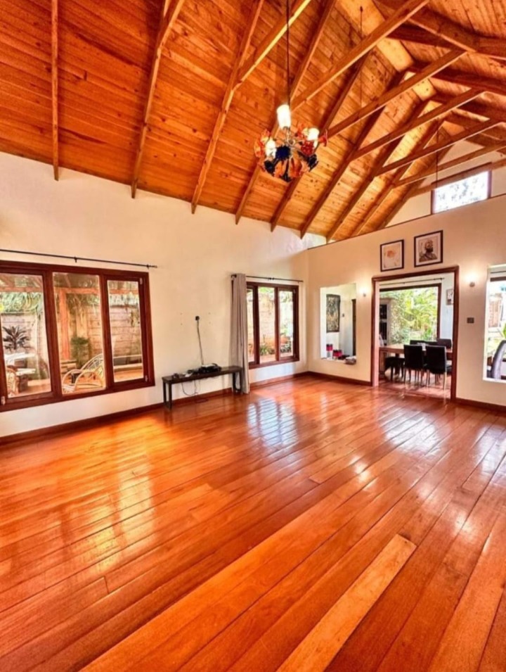 6-BEDROOM HOUSE FOR SALE IN RIDGEWAYS