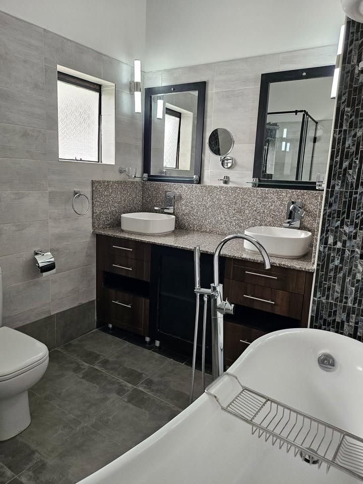Runda - 4 Bedroom House + DSQ For Rent
