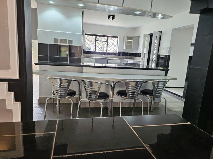 Runda - 4 Bedroom House + DSQ For Rent