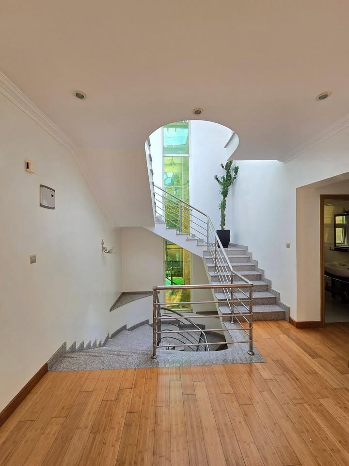 4-Bedroom Townhouse For Rent in Riverside