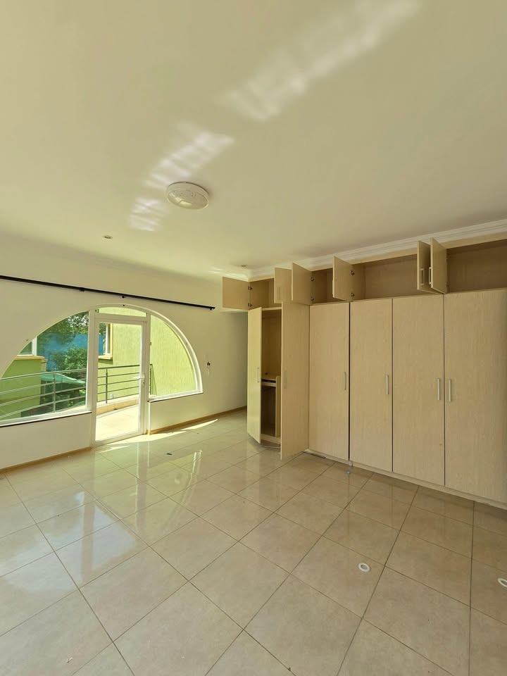 4-Bedroom Townhouse For Rent in Riverside