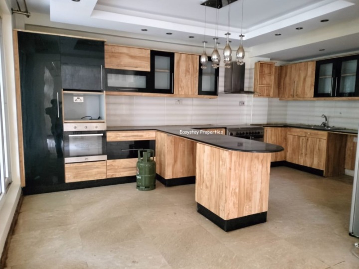 5 Bedroom (Unfurnished) Townhouse for Rent – LAVINGTON