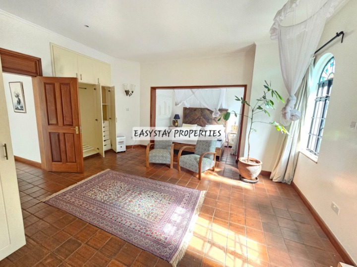 4BEDROOM HOUSE+DSQ TO LET