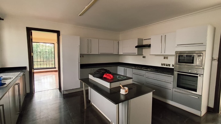 5-Bedroom House with Guest Wing in Runda