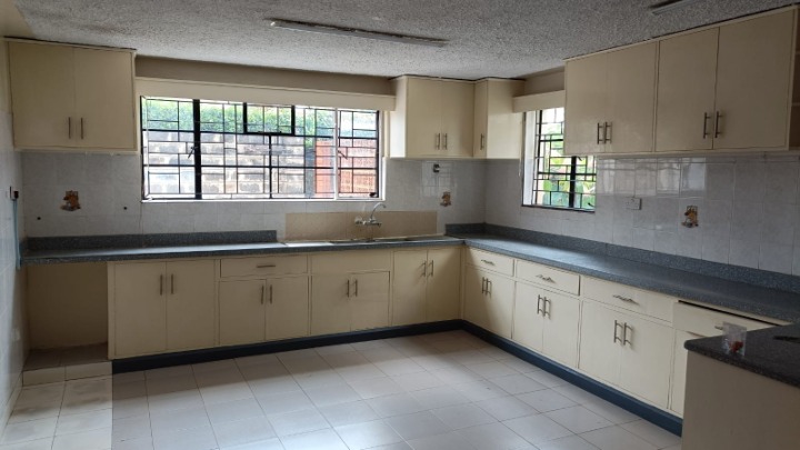 5 Bedroom Home + 2 Dsqs for Rent – Runda