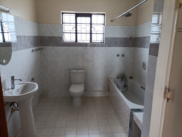 5 Bedroom Home + 2 Dsqs for Rent – Runda