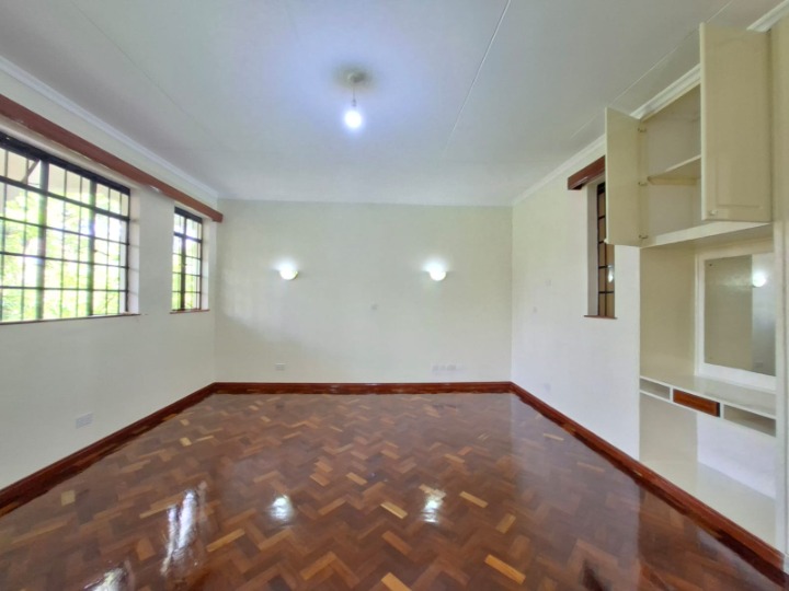 5 Bedroom House + 2 DSQ for Rent – Runda