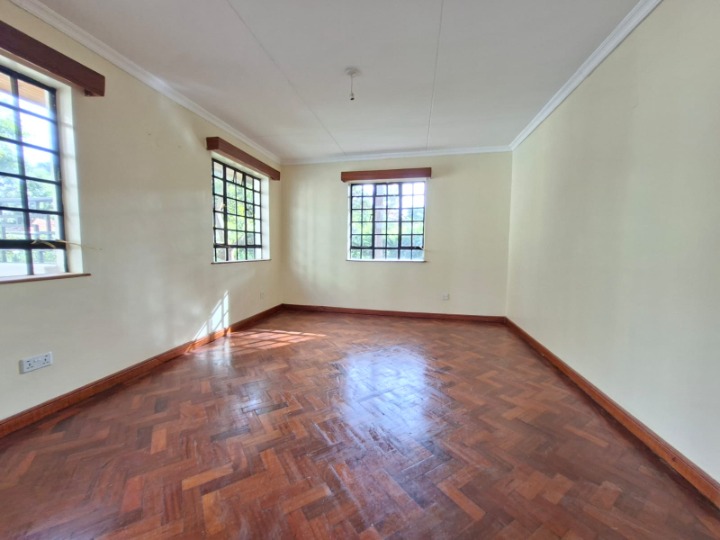 5 Bedroom House + 2 DSQ for Rent – Runda
