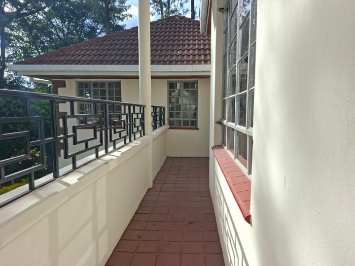 5 Bedroom House + 2 DSQ for Rent – Runda