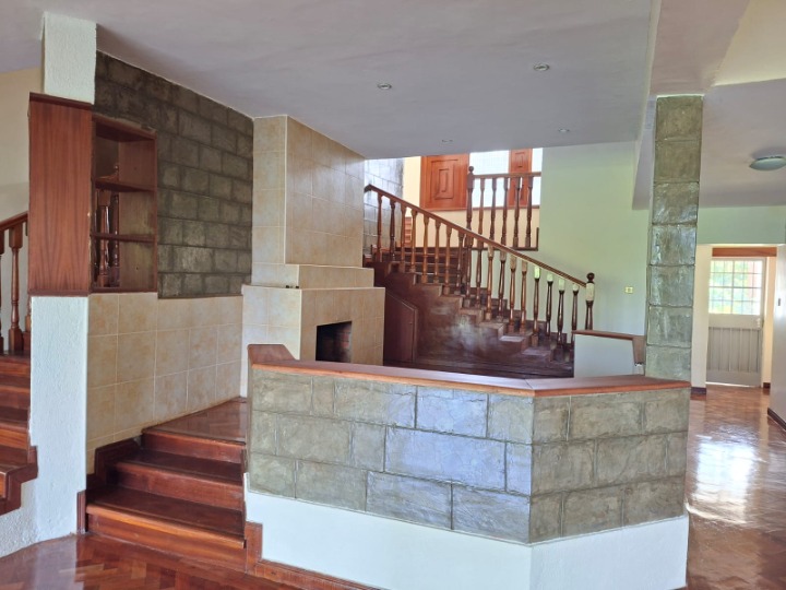 5 Bedroom House + 2 DSQ for Rent – Runda