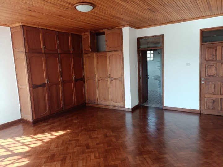 5 Bedroom House with Guest Wing + 2 SQ for Rent – Runda