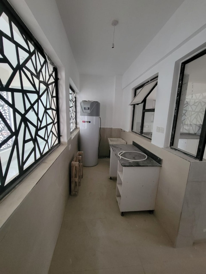 4 Bedroom Apartment + DSQ to Let