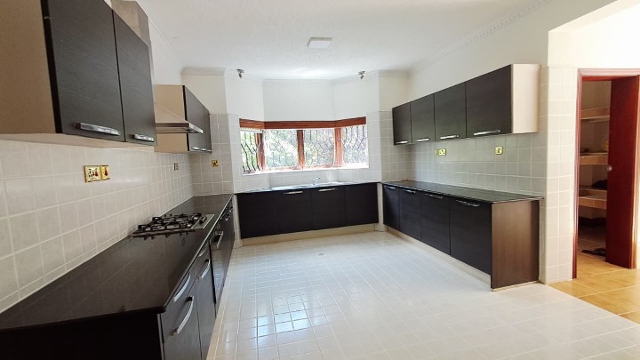 Elegant 5 Bedroom Residence + SQ To Let