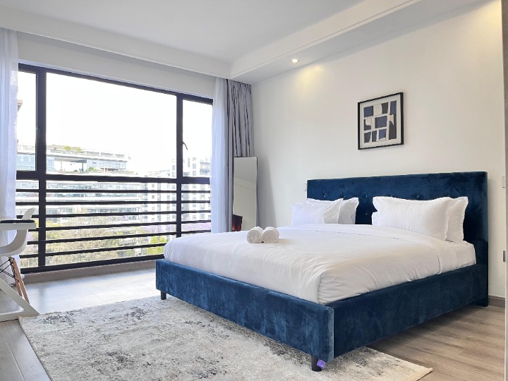 RIVERSIDE – FURNISHED 3-BEDROOM APARTMENT FOR RENT