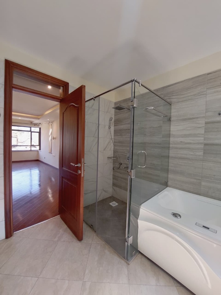 5-Bedroom Townhouse + SQ To Let in Lavington