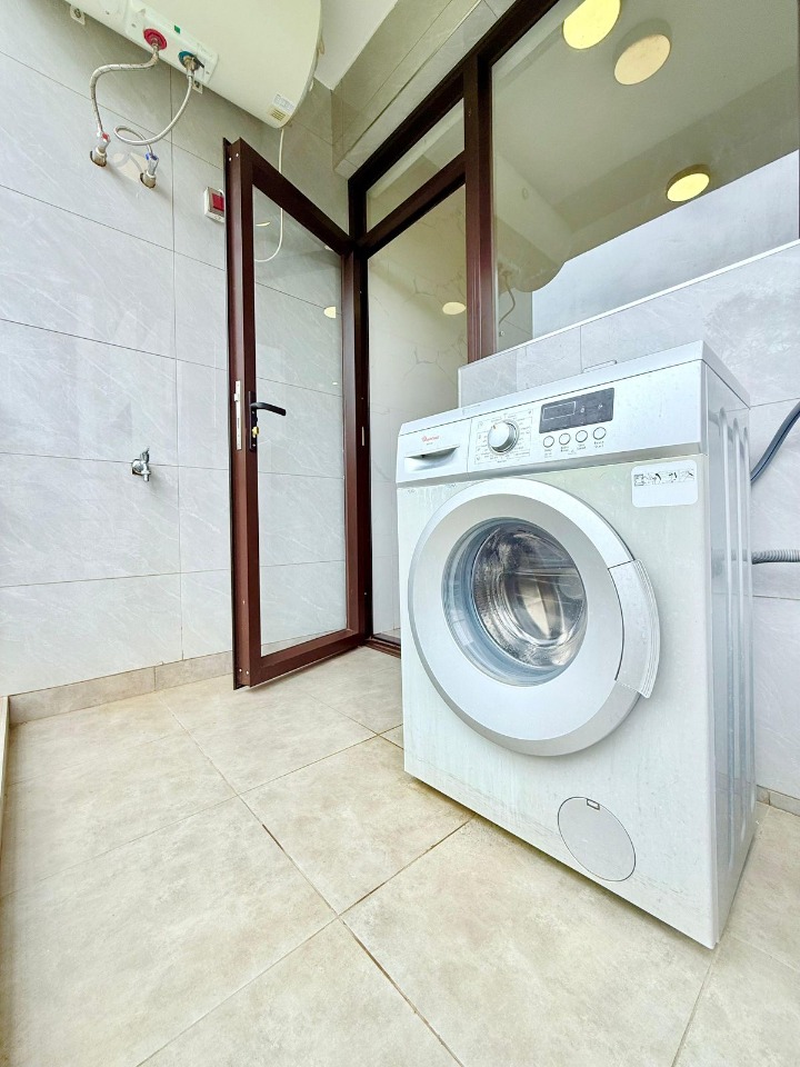 RIVERSIDE – FURNISHED 3-BEDROOM APARTMENT FOR RENT