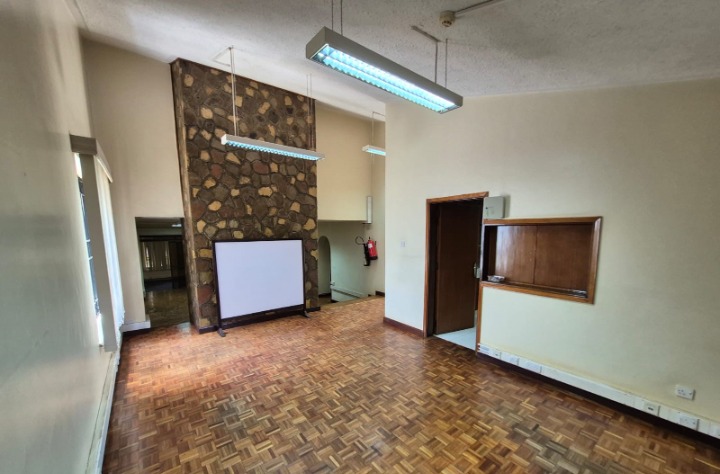 TO LET: COMMERCIAL SPACE – GIGIRI