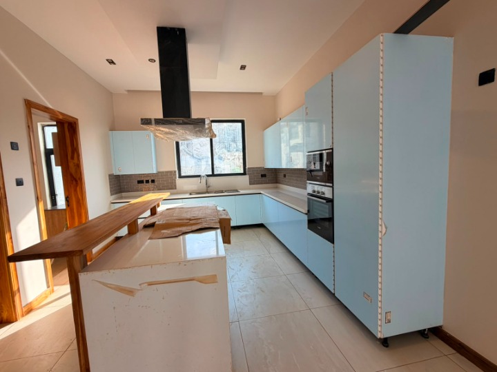 TO LET | LUXURY 4-BEDROOM ALL-ENSUITE VILLA | LORESHO