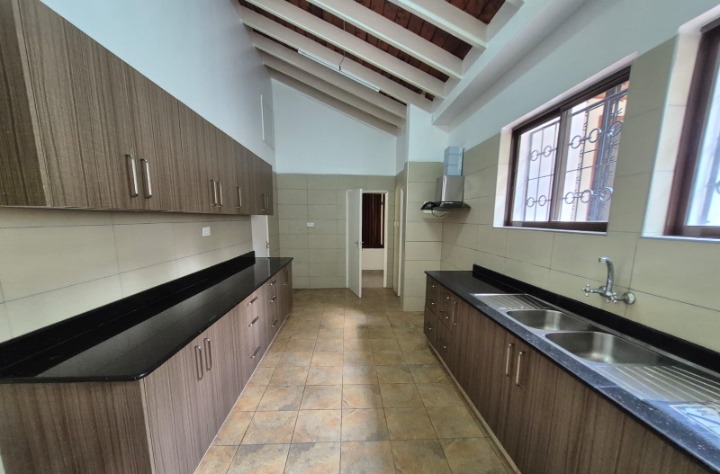 TO LET: 4 Bedroom House | Thigiri (On 1 Acre Land)