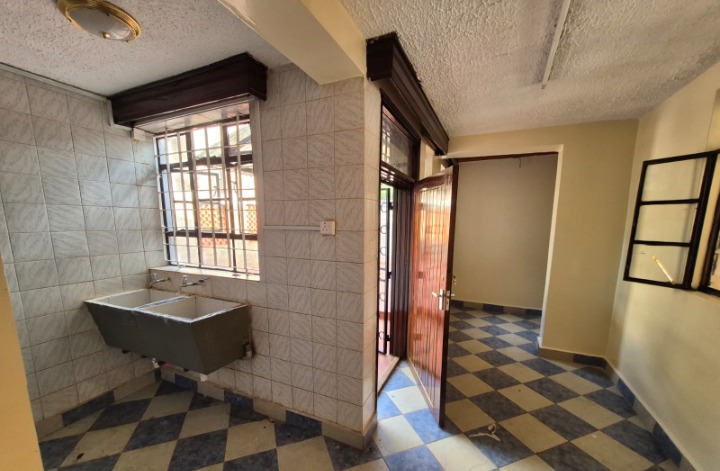 TO LET: 5-BEDROOM MANSION + DSQ – RUNDA