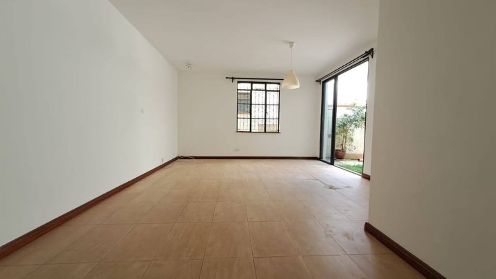 SPRING VALLEY – 4-BEDROOM TOWNHOUSE + DSQ TO LET