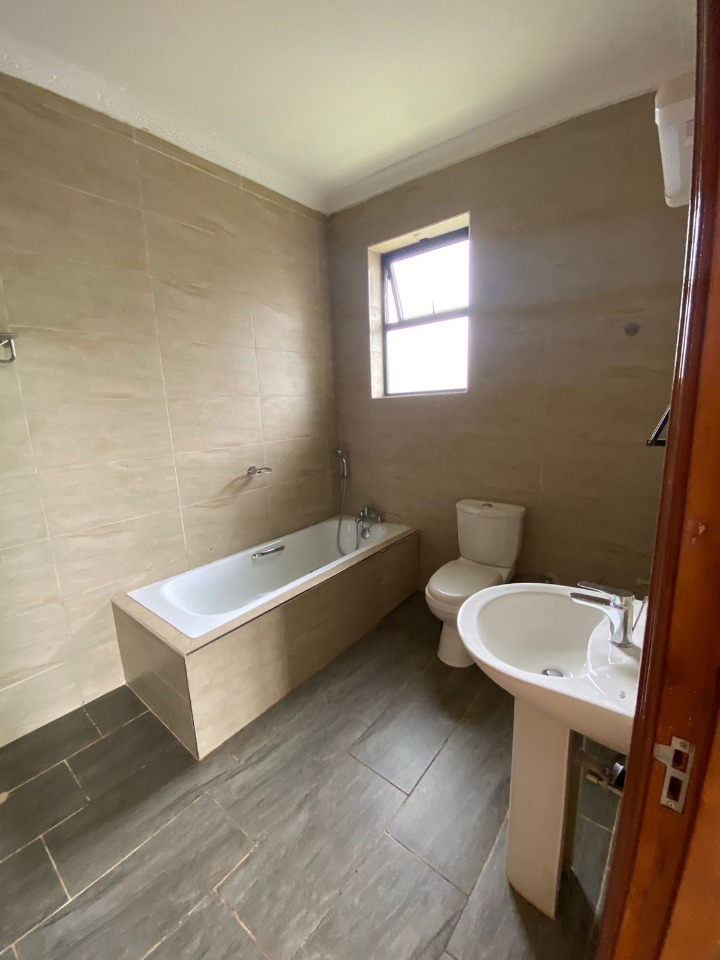 TO LET – 4-Bedroom Townhouse in Ridgeways