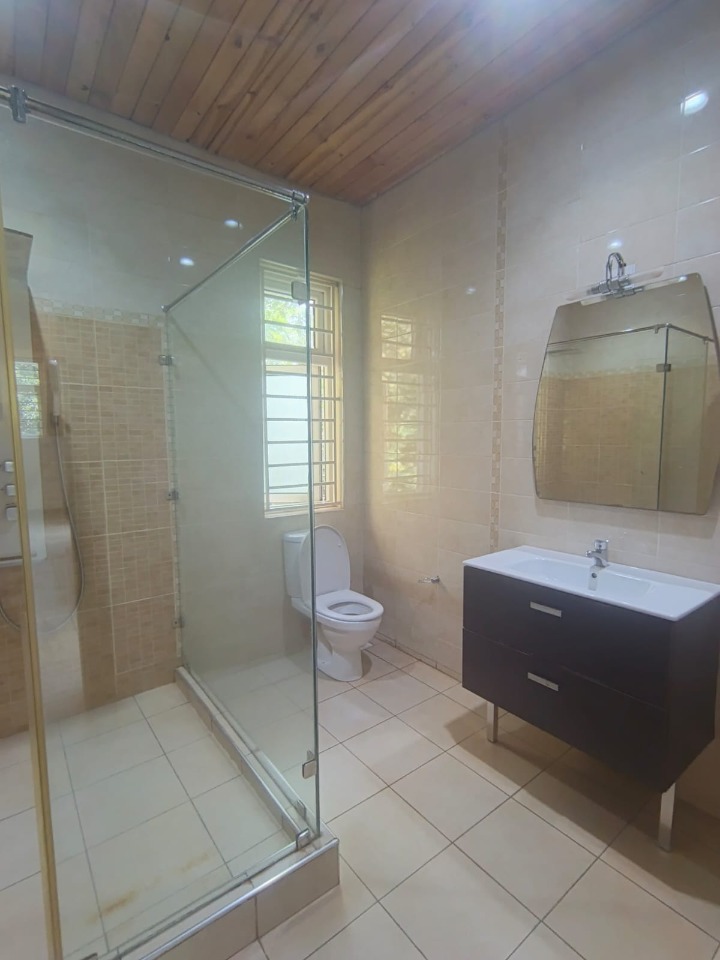 ROSSLYN | 5-BEDROOM HOUSE TO LET