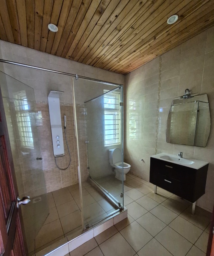 TO LET: 6-BEDROOM MANSION + DSQ | ROSSLYN