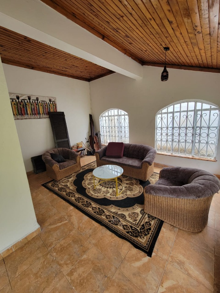 4 BEDROOM HOUSE + GUEST WING TO LET