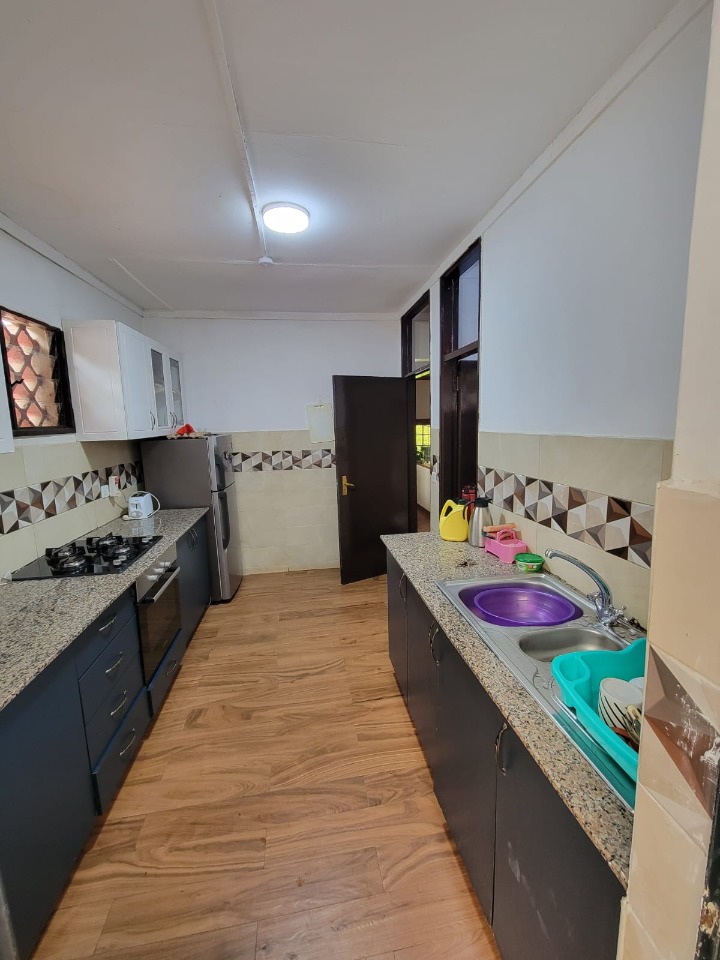 4 BEDROOM HOUSE + GUEST WING TO LET