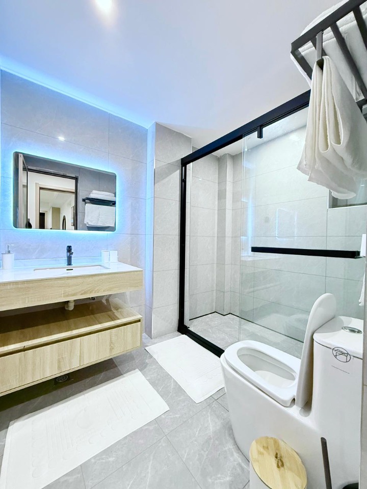To Let: Furnished 2-Bedroom Apartment in Riverside