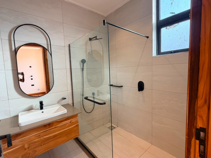 TO LET | LUXURY 4-BEDROOM ALL-ENSUITE VILLA | LORESHO
