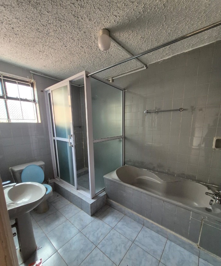 TO LET: 5-BEDROOM MANSION + DSQ – RUNDA