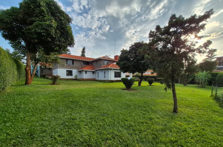 TO LET: 5-BEDROOM MANSION + DSQ – RUNDA