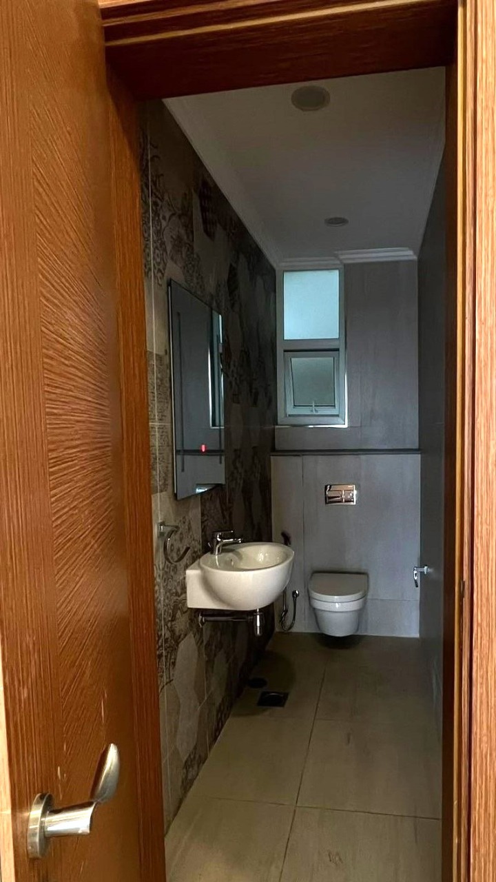 PARKLANDS – TO LET: UNFURNISHED 3-BEDROOM APARTMENT