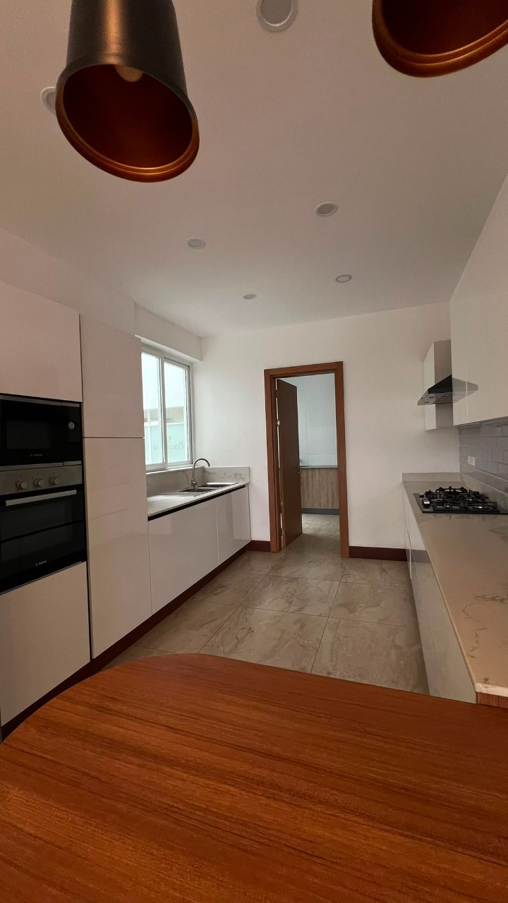 PARKLANDS – TO LET: UNFURNISHED 3-BEDROOM APARTMENT