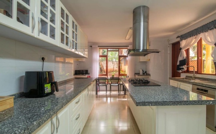 KAREN – 5-BEDROOM HOUSE TO LET